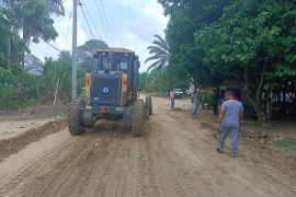PT SRL Seikebaro bantu perbaiki jalan di Kosik Putih