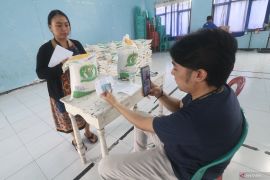 Distribusi bantuan pangan di Kota Kediri