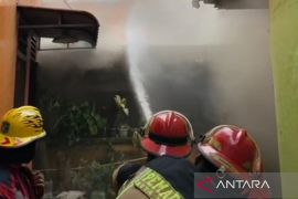 Sembilan armada  damkar padamkan kebakaran 14 rumah di Medan