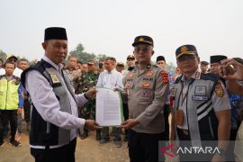 Pj Bupati Bogor resmikan kantung parkir untuk tekan pelanggaran truk tambang