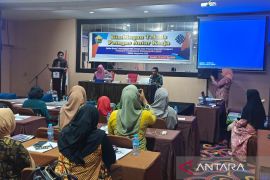 Disnakertran Sultra gelar bimtek 30 petugas BKK dari 11 kabupaten/kota