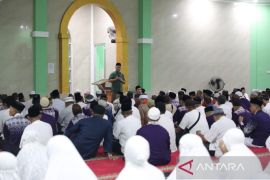 Erzaldi beri manasik haji untuk 450 jamaah kloter lima