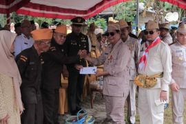 Paman Birin pimpin peringatan HUT ke 75 Gubernur Tentara ALRI Divisi IV