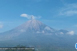 Mount Semeru in East Java erupts five times