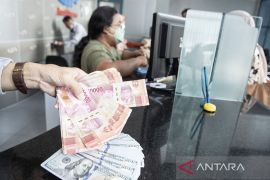 Rupiah melemah dipengaruhi ekspektasi kenaikan suku bunga Fed