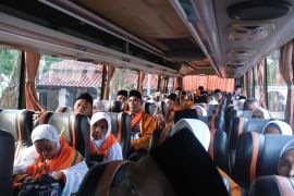 2 Lansia meninggal asal Garut dimakamkan di Madinah