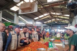 KPPU RI melakukan pengecekan harga bahan pokok di Pontianak