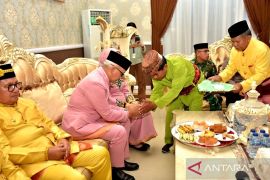 Penjabat Gubernur Gorontalo disambut secara adat Mopotilolo