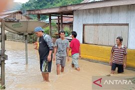 40 keluarga masih mengungsi karena banjir di Parigi Moutong