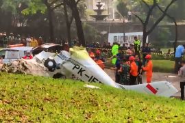 Pesawat latih jatuh di BSD, tiga orang tewas