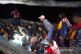 Lanal TBA kembali amankan ABK dan 23 orang PMI ilegal