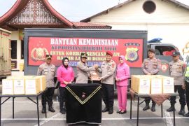 Bantuan Kemanusiaan Polda Aceh disalurkan via tiga polres di Sumbar