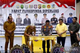 Pemprov dan Polda Gorontalo tandatangani NPHD pengamanan Pilkada 2024
