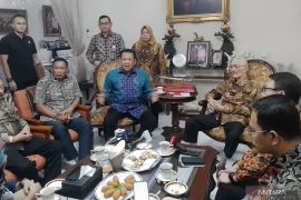 Pimpinan MPR temui Try Sutrisno