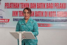 Disperindag kota bersama TP PKK Ambon latih 30 perajin tenun dan batik