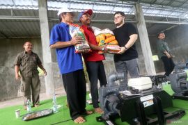 Penyerahan bantuan benih jagung di Kediri