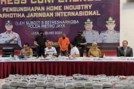 Polisi membongkar pabrik narkotika rumahan di Citeureup Bogor