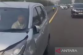 3 Mobil tabrakan beruntun akibat anak kecil nyebrang Tol Jagorawi
