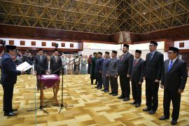 Pj Gubernur Aceh ingatkan pejabat baru percepat realisasi APBA 2024