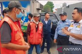 Jukir liar "ngumpet" di toilet saat dirazia petugas gabungan