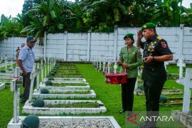 Pangdam Pattimura: Ziarah makam pahlawan bangkitkan  nasionalisme