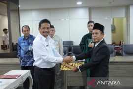 Pj Sekda Babel lantik pengganti antar waktu anggota komisi informasi