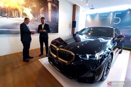 i5 eDrive40 M Sport "full EV" dikenalkan pertama di Surabaya