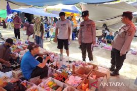 Polsek Batumandi pastikan ketersediaan bahan pokok dan keamanan pasar aman
