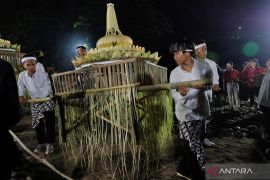 Ragam tradisi umat Buddha rayakan Waisak di Indonesia