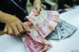 Uang palsu dengan fosfor beredar dimasyarakat, benarkah?