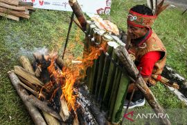 Lomba Memasak Lamang Khas Dayak Kalteng