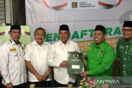 Mantan Gubernur Sumut Edy Rahmayadi serahkan berkas pendaftaran pilkada ke PPP