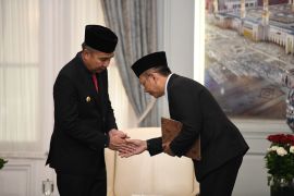 Penjabat Bupati Bekasi diingatkan soal pilkada 2024 usai dapat perpanjangan