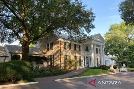 Cucu Elvis Presley menentang lelang Graceland