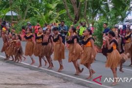 Parade tarian Wor meriahkan Festival Budaya Biak 23-25 Mei