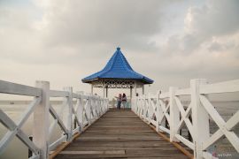Wisata libur panjang waisak di Pantai Bentar