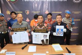 Polisi ringkus karyawan penjualan mobil eks taksi