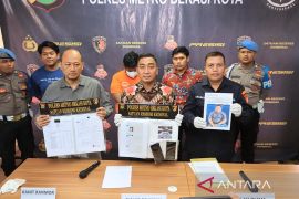 Polisi tangkap karyawan penjualan mobil eks taksi