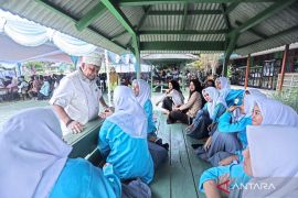 Bupati Bangka Barat dorong lulusan SMA lanjutkan kuliah