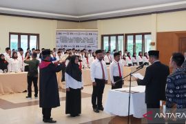 Bupati Sukabumi minta anggota panwaslu kecamatan jaga netralitas selama pilkada