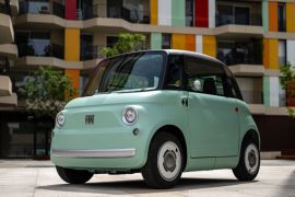 Otoritas Italia sita 134 Fiat Topolino karena masalah stiker bendera