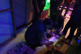 Polresta Jambi sita puluhan kotak minuman alkohol dari dua tempat karaoke