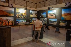 Pameran foto Hari Anti Tambang di Palu Page 2 Small