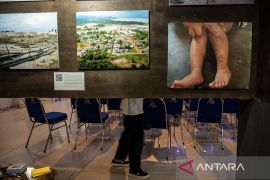 Pameran foto Hari Anti Tambang di Palu Page 3 Small