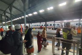 44.697 penumpang gunakan KA di wilayah daop 9 selama libur Waisak