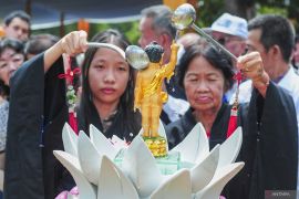 Tradisi unik perayaan Waisak di Indonesia dan beberapa negara di dunia