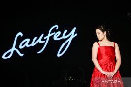Penampilan Laufey di special show BNI Java Jazz 2024