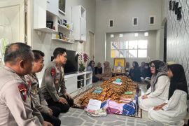 Kapolda Kaltara Melayat ke Rumah Duka (Alm) Aiptu Edy Suwasana Personil Dit. Intelkam Polda Kaltara