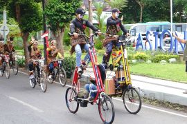 Bupati Banyuwangi sebut Festival Onthel Nusantara jadi warna baru