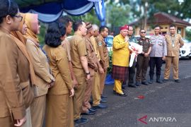 Bupati Bangka Barat ingatkan puskesmas dan RSUD tidak menolak pasien